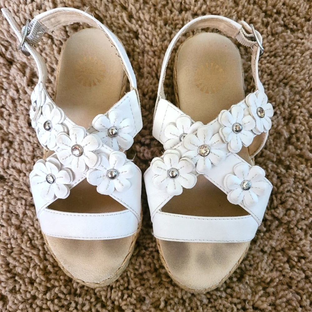 Ugg Little Girls Size 12 White Flower Sandals